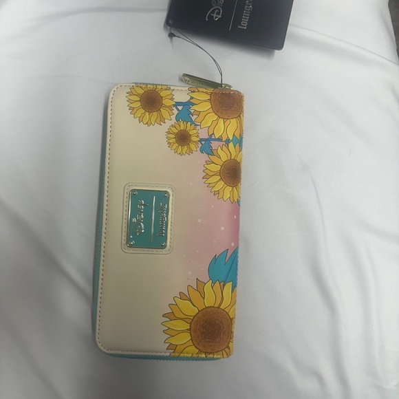 Loungefly Pocahontas Wallet - Picture 2 of 5